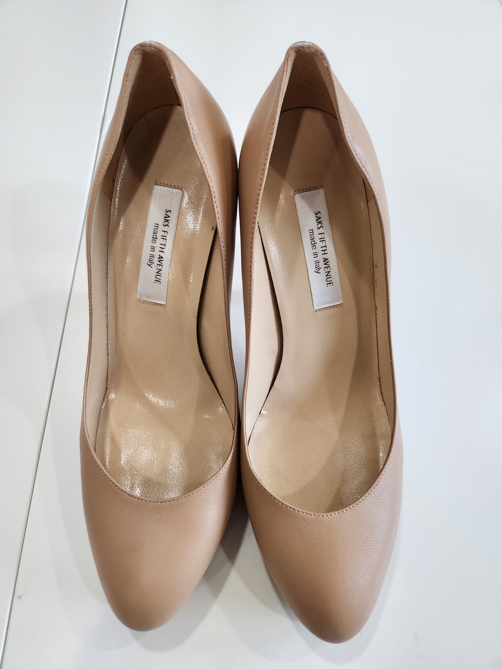 Saks Fifth Avenue Taupe Leather Pointed Toe Pumps Made in Italy Size 10 B